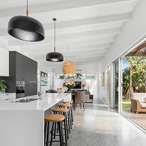  Holiday home Elanda St Luxurious Beachside Living